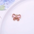 Detalle del colgante de mariposa de cristal rosa en oro rosa para joyas DIY - Rojo Rosa