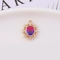 Colgante de encaje dorado con turmalina ovalada degradada y circonitas brillantes - Rosa Rojo Y Azul