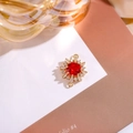 Colgante conector de girasol dorado con piedra roja y circonitas para bisutería DIY - Rojo