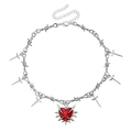 Collar punk de alambre de espino plateado con corazón rojo gótico y dijes de espadas - Color acero