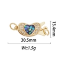 Détail d'un pendentif coeur plaqué or 18k avec nacre mosaïque et pierres de zircon blanc - Style Boucle Cœur Colorée (DZ290)