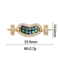 Vue macro du pendentif haricot plaqué or 18 carats avec nacre arc-en-ciel et zircons - Style de Haricot Coloré (DZ304)
