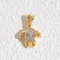 Dettagli del ciondolo a forma di tartaruga placcato oro con zircone cubico ovale grande - Ciondolo a Tartaruga con Pietra Centrale Chiara (DYL-4626)