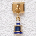Detail van Italiaanse bedel-link van goud roestvrij staal met blauwe emaille parfumfles - Donkerblauwe Fles Wit Emaille (GMKDZ-450)
