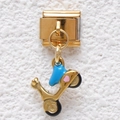 Gouden modulaire scooter bedel met blauw emaille zadel en roze hart voor DIY armbanden - Blauwe Scooter Stijl (GMKDZ-454)