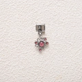 Dettaglio di un ciondolo floreale per bracciale italiano con cristalli rosa scintillanti - Fiore Strass Rosa Argento (MKDZ-789)