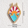 Détail du pendentif tarot doré avec motif soleil et incrustation d'émail coloré - Soleil Levant Bouclier Bleu Rouge (DYS-5794)