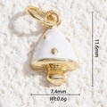 Dettaglio macro del ciondolo a fungo dorato con smalto bianco e dimensioni 11,6 mm x 7,4 mm - Fungo Smalto Bianco (DYS-5766)