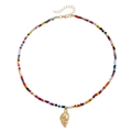 Collier de plage en perles colorées avec un pendentif coquillage doré - Conque à Longue Corne
