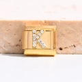 Maillon italien lettre K en acier inoxydable doré orné de pierres de zircone - Lettre K (MK-3044)