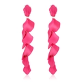 Orecchini lunghi a petalo rosso rosa con design floreale opaco a strati sovrapposti - Rosa Rossa