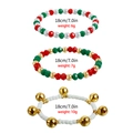 Set di tre braccialetti con perline rosse e verdi con piccoli campanellini dorati - Oro
