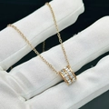 Titanium stalen ketting met een drievoudige ringhanger en fonkelende zirkonia steentjes - Dubbele Rij Zirkonia Stijl / Roségoud