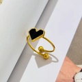 Anillo de corazón dorado ajustable con centro de esmalte negro y borde perlado - Abierto Ajustable / Corazón negro