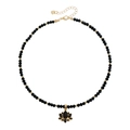 Collier élégant en perles avec pendentif lotus noir et détails dorés sur fond blanc - ZW1132 Style 1 / Collier (Noir)