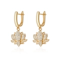 Détail de boucles d'oreilles lotus dorées serties de zircons blancs étincelants - Boucles d'Oreilles (Blanc)