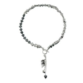Kralenketting met hematiet hartjes, bladvormige knevelsluiting en zilverkleurige accenten - Ketting