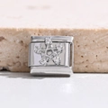 Makro-Detail des italienischen Armband-Links mit funkelndem sternförmigem Zirkonstein - Fünfzackiger Stern Schneeflocke Stil (MK-3132)