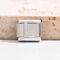 Polierter Edelstahl Italienischer Charm Link mit einem 3D geprägten Buchstaben L Detail - Buchstabe L
