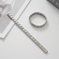 Dettaglio del bracciale componibile Italian Charm con simboli di delfini e stelle in rilievo - Motivi Misti Argento (BD-72) / Argento