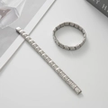 Vista macro del bracciale componibile italiano in argento con motivi a cuore - Stile Doppio Cuore Pieno (BD-65) / Argento