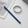 Dettaglio di bracciali modulari Italian Charm in acciaio inossidabile blu e argento - Cinturino Blu Scuro (BD-284) / Blu scuro