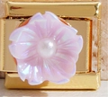 Italian charm link with golden finish featuring a pearlescent purple flower and pearl - Light Purple Pearlescent Flower Style (MK-1629)
