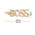 Détail macro du pendentif BOSS en or avec oxydes de zirconium et dimensions précises - Style BOSS (DZ-2843)