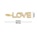 Détail macro du pendentif LOVE doré avec zircons blancs et dimensions du produit - Style LOVE Long (DZ-2849)
