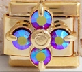 Italienischer Charm für DIY Armband aus goldenem Edelstahl mit vier schillernden Steinen - Irisierender Kreuzblumenstil (MK-1432)