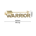 Détail du pendentif flèche en cuivre doré avec texte WARRIOR et zircons incrustés - Style WARRIOR Flèche (DZ-2865)