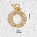 Vue détaillée du pendentif rond doré serti de zircons avec les dimensions précises - Strass Alterné Rond (DZ-3197)