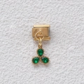 Charm modulare italiano dorato con tre pietre verdi a goccia e bordo con pallini - Ciondolo Quadrifoglio Oro Pietra Verde (GMKDZ-011)