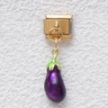 Maillon de charme italien avec pendentif aubergine en émail violet sur base dorée - Module Aubergine (MKDZ-620)