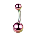 Makro-Detail eines Regenbogen-Edelstahl-Bauchnabelpiercings mit gebogenem Doppelperlen-Design - Regenbogen Doppelball Stil (JE0088D)
