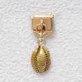 Charm modulaire italien avec design d'étoile de mer dorée et texture à pois blancs - Module Durian (MKDZ-623)