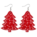 Details von roten Weihnachtsbaum-Ohrringen aus Kunstleder mit weißen Punkten und Metallhaken - Roter Gepunkteter Weihnachtsbaum (JE0112C)