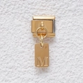 Goldener italienischer Charm-Link mit eingraviertem Buchstaben M auf Edelstahl-Anhänger - Buchstabe M (GMKDZ-280M)
