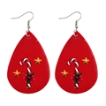Dettaglio di orecchini a goccia in pelle PU rossa con motivi natalizi festivi - Red Candy Cane Teardrop