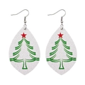 Vista dettagliata di orecchini a goccia in pelle PU con albero di Natale e glitter bianchi - White Glitter Green Tree Teardrop