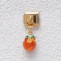 Maillon de charme italien avec base en acier inoxydable doré et pendentif fraise rouge - Module Orange (MKDZ-629)