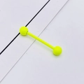 Vue détaillée du piercing barbell en acier inoxydable jaune fluo pour la langue - Jaune