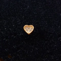 Orecchino a cuore dorato con chiusura a vite e zirconi trasparenti micro-pavé - Cuore Pieno di Strass (JE0228D)