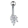 Primer plano de piercing de ombligo plateado con diseño de hojas de circonita AAA - Hoja de Plata (JE0428L)