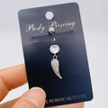 Piercing de nombril en acier chirurgical avec pendentif aile et zircon scintillant - Style Pendentif Ailes d'Ange (JE0430L)