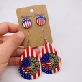 Detailansicht der Independence Day Ohrringe mit US-Flaggenmuster und Sonnenblumen-Design - Sonnenblume Leopard Flagge Herz Set (JE0766A)