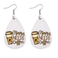 Detail van druppelvormige leren oorbel met Mama Needs Coffee en zonnebloem patroon - Mama Heeft Koffie Nodig Stijl (JE0777E)