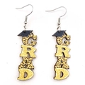 Detail der Abschluss-Ohrringe mit GRAD-Schriftzug im Leopardenmuster und Glitzereffekt - GRAD Buchstabe Leopard Stil (JE0848D)