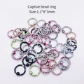 Lot d'anneaux captive bead en acier inoxydable avec motif de peinture éclaboussée - Anneau à Boule Captive (JE0406B) / Lot de 10 / Multicolore