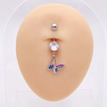 Detalle de piercing para ombligo de mariposa plateada con circonitas de colores - Mariposa de Piedras Multicolores (I)